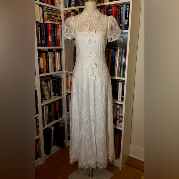 o.p.t. Lace Dress White Maxi Size 6 Puff Sleeve Delicate Bows Keyhole Collar - Picture 2 of 8